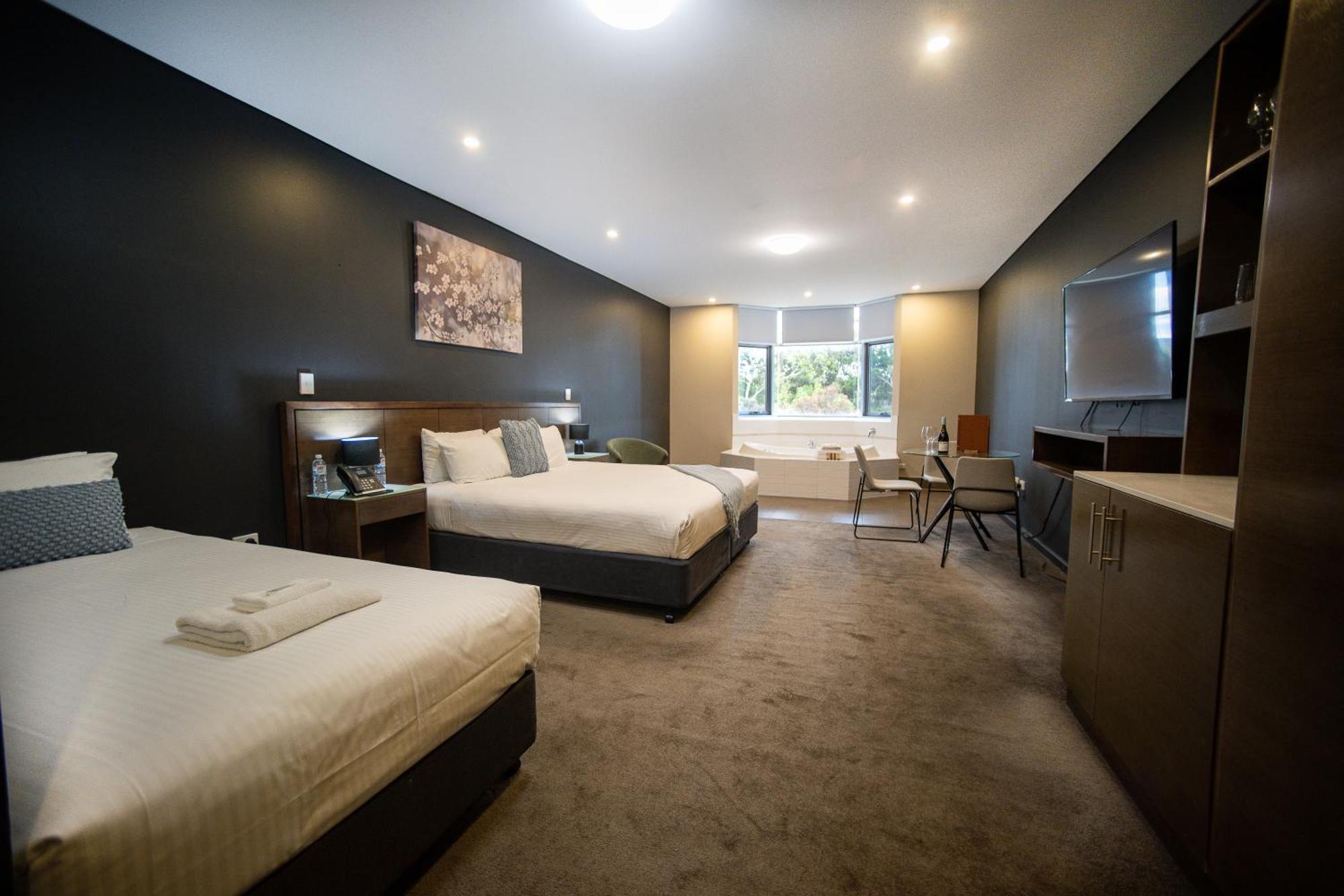 Deluxe Suite with Spa Bath